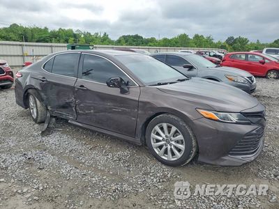 Czwarte zdjęcie samochodu z boku: 2018 TOYOTA CAMRY LE VIN:4T1B11HKXJU650798 - miniatura