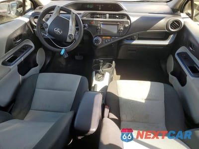 Zdjęcie 8 z 13 samochodu: 2013 TOYOTA PRIUS C THREE VIN:JTDKDTB31D1057684 - miniatura