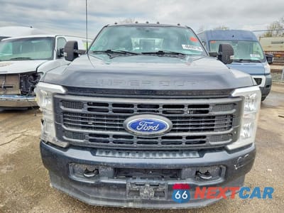 Piąte zdjęcie samochodu w środku: 2023 FORD F350 SUPER DUTY VIN:1FT8W3DM1PED07934 - miniatura