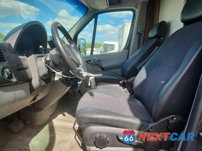 Zdjęcie 7 z 13 samochodu: 2018 MERCEDES BENZ SPRINTER BOX TRUCK VIN:WDAPF4CC3J9768310 - miniatura
