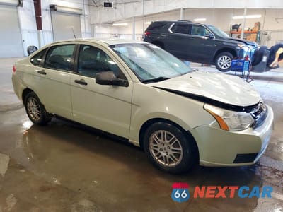 Czwarte zdjęcie samochodu z boku: 2010 FORD FOCUS SE VIN:1FAHP3FN7AW115931 - miniatura