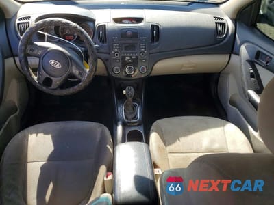 Zdjęcie 8 z 12 samochodu: 2012 KIA FORTE EX VIN:KNAFU4A29C5515802 - miniatura