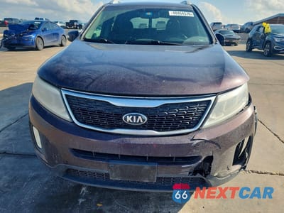 Piąte zdjęcie samochodu w środku: 2014 KIA SORENTO LX VIN:5XYKT3A63EG442163 - miniatura