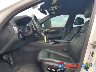 Zdjęcie 7 z 11 samochodu: 2020 BMW M550XI VIN:WBAJS7C05LCD82435 - miniatura