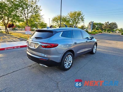 Czwarte zdjęcie samochodu z boku: 2020 BUICK ENCLAVE ESSENCE VIN:5GAERBKW2LJ273434 - miniatura