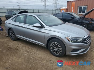 Czwarte zdjęcie samochodu z boku: 2019 VOLKSWAGEN JETTA S VIN:3VWC57BU9KM261177 - miniatura