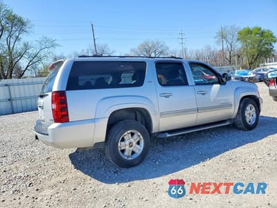 Trzecie zdjęcie samochodu z tyłu: 2010 CHEVROLET SUBURBAN C1500 LT VIN:1GNUCJE01AR247863 - miniatura