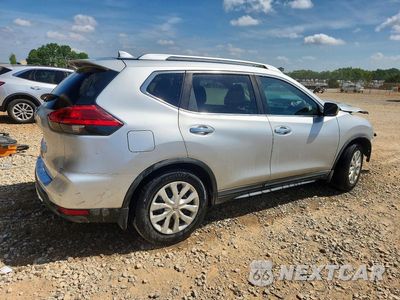 Trzecie zdjęcie samochodu z tyłu: 2017 NISSAN ROGUE S VIN:KNMAT2MT8HP518436 - miniatura