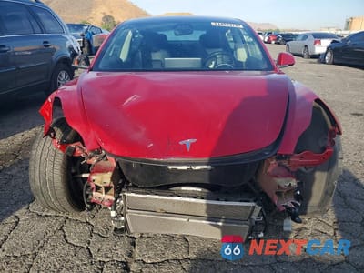 Piąte zdjęcie samochodu w środku: 2019 TESLA MODEL 3 VIN:5YJ3E1EA5KF298930 - miniatura