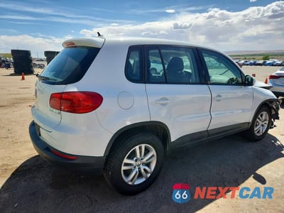 Trzecie zdjęcie samochodu z tyłu: 2014 VOLKSWAGEN TIGUAN S VIN:WVGAV3AX5EW562303 - miniatura