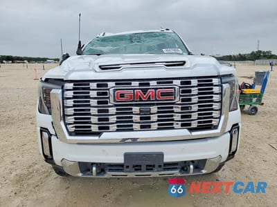 Piąte zdjęcie samochodu w środku: 2025 GMC SIERRA K2500 DENALI VIN:1GT4UREY6SF294156 - miniatura