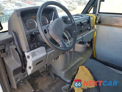 Zdjęcie 8 z 13 samochodu: 2012 ISUZU NPR DELIVERY VAN VIN:JALB4T176C7W00042 - miniatura