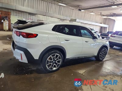 Trzecie zdjęcie samochodu z tyłu: 2026 BMW X2 XDRIVE28I VIN:WBX63GM08T5629861 - miniatura