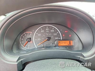 Zdjęcie 9 z 13 samochodu: 2018 NISSAN VERSA S VIN:3N1CN7AP0JL888503 - miniatura