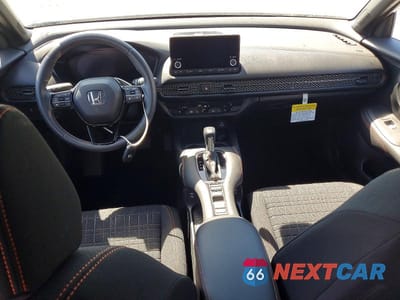 Zdjęcie 8 z 13 samochodu: 2025 HONDA HR-V SPORT VIN:3CZRZ1H58SM700149 - miniatura