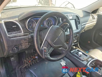Zdjęcie 8 z 13 samochodu: 2016 CHRYSLER 300 LIMITED VIN:2C3CCAAG5GH295628 - miniatura