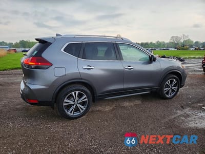 Trzecie zdjęcie samochodu z tyłu: 2020 NISSAN ROGUE SV VIN:JN8AT2MV0LW133375 - miniatura