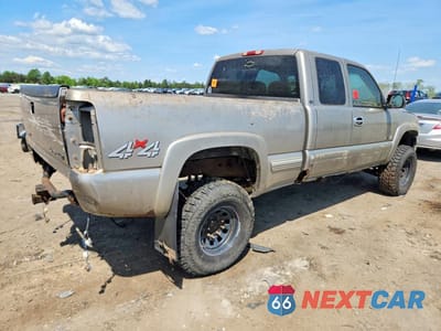 Trzecie zdjęcie samochodu z tyłu: 1999 CHEVROLET SILVERADO K2500 VIN:1GCGK29U9XE231356 - miniatura