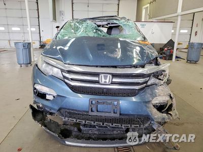 Piąte zdjęcie samochodu w środku: 2017 HONDA PILOT ELITE VIN:5FNYF6H04HB079811 - miniatura