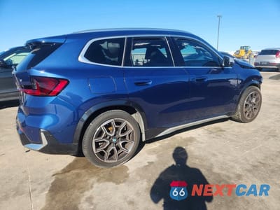 Trzecie zdjęcie samochodu z tyłu: 2024 BMW X1 XDRIVE28I VIN:WBX73EF0XR5Z26001 - miniatura