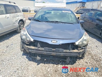 Piąte zdjęcie samochodu w środku: 2016 KIA FORTE LX VIN:KNAFK4A63G5437466 - miniatura