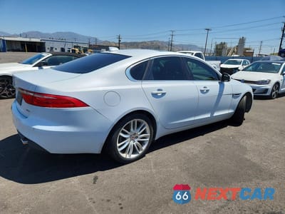 Trzecie zdjęcie samochodu z tyłu: 2017 JAGUAR XF PRESTIGE VIN:SAJBE4BV2HCY52081 - miniatura