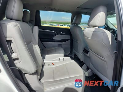 Zdjęcie 10 z 12 samochodu: 2019 TOYOTA HIGHLANDER LIMITED VIN:5TDDZRFH4KS738019 - miniatura
