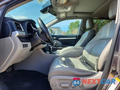 Zdjęcie 7 z 13 samochodu: 2019 TOYOTA HIGHLANDER XLE VIN:5TDJZRFH1KS615703 - miniatura