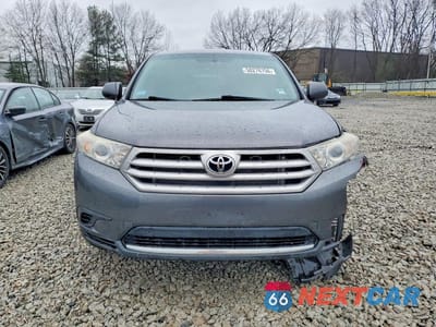 Piąte zdjęcie samochodu w środku: 2011 TOYOTA HIGHLANDER BASE VIN:5TDZK3EH1BS044476 - miniatura