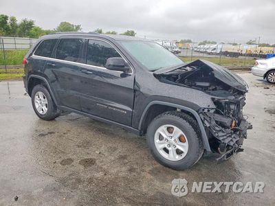 Czwarte zdjęcie samochodu z boku: 2017 JEEP GRAND CHEROKEE LAREDO VIN:1C4RJEAG5HC929916 - miniatura