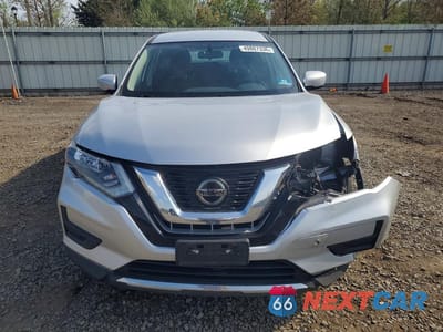 Piąte zdjęcie samochodu w środku: 2018 NISSAN ROGUE S VIN:KNMAT2MV4JP551554 - miniatura