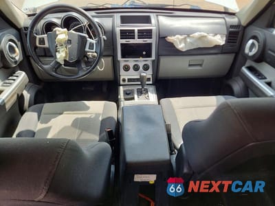 Zdjęcie 8 z 13 samochodu: 2007 DODGE NITRO SLT VIN:1D8GU58K37W613471 - miniatura