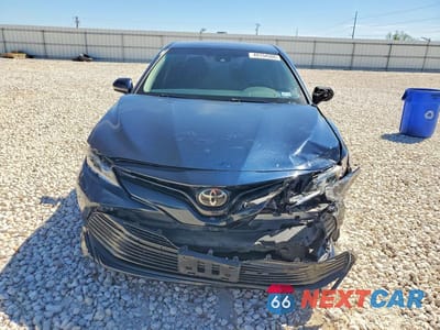Piąte zdjęcie samochodu w środku: 2018 TOYOTA CAMRY LE VIN:4T1B11HK0JU514339 - miniatura