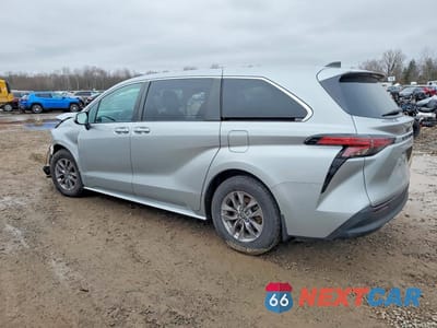 Drugie zdjęcie samochodu z przodu: 2021 TOYOTA SIENNA LE 8-PASSENGER VIN:5TDKRKECXMS014343 - miniatura