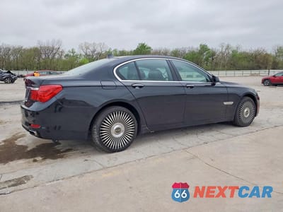 Trzecie zdjęcie samochodu z tyłu: 2012 BMW 750 I VIN:WBAKA8C54CCY37829 - miniatura