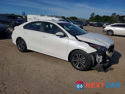 Czwarte zdjęcie samochodu z boku: 2023 KIA FORTE LXS VIN:3KPF24AD3PE583419 - miniatura