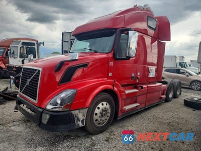Drugie zdjęcie samochodu z przodu: 2016 VOLVO VNL SEMI TRUCK VIN:4V4NC9EG5GN964165 - miniatura