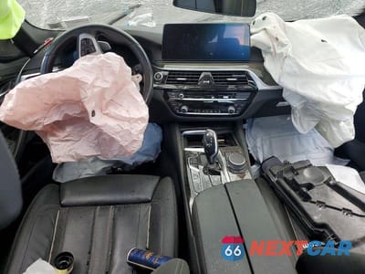 Zdjęcie 8 z 12 samochodu: 2022 BMW M550XI VIN:WBA13BK02NCJ42471 - miniatura