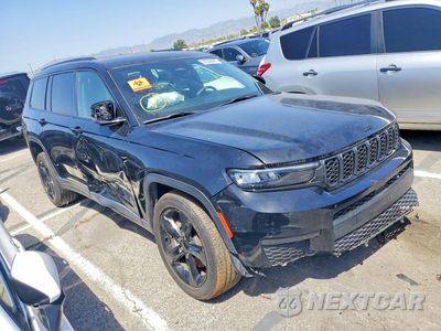 Czwarte zdjęcie samochodu z boku: 2023 JEEP GRAND CHEROKEE L LAREDO VIN:1C4RJKAG7P8822544 - miniatura