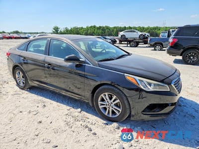 Czwarte zdjęcie samochodu z boku: 2017 HYUNDAI SONATA SE VIN:5NPE24AF3HH509217 - miniatura