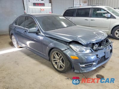 Czwarte zdjęcie samochodu z boku: 2013 MERCEDES-BENZ C 300 4MATIC VIN:WDDGF8AB7DA812977 - miniatura