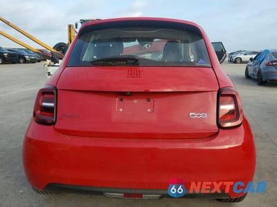 Zdjęcie 6 z 12 samochodu: 2024 FIAT 500 E RED VIN:ZFAFFAA44RX210452 - miniatura