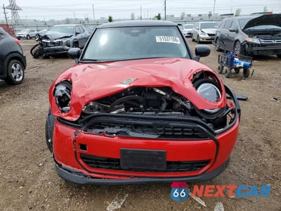 Piąte zdjęcie samochodu w środku: 2025 MINI COOPER BASE VIN:WMW13GD09S2W73047 - miniatura