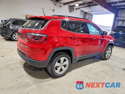 Trzecie zdjęcie samochodu z tyłu: 2020 JEEP COMPASS LATITUDE VIN:3C4NJDBB3LT174211 - miniatura