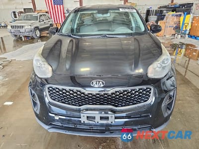 Piąte zdjęcie samochodu w środku: 2017 KIA SPORTAGE LX VIN:KNDPM3AC2H7135609 - miniatura