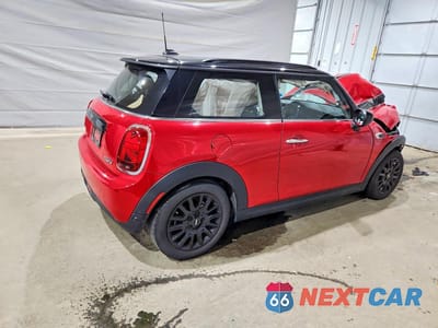 Trzecie zdjęcie samochodu z tyłu: 2021 MINI COOPER VIN:WMWXR3C0XM2N50816 - miniatura