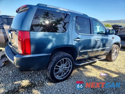 Trzecie zdjęcie samochodu z tyłu: 2008 CADILLAC ESCALADE LUXURY VIN:1GYFK63828R222811 - miniatura