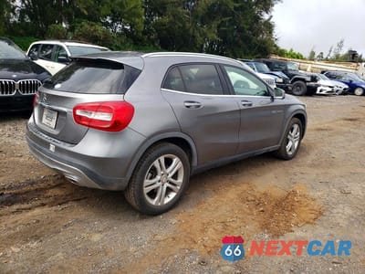 Trzecie zdjęcie samochodu z tyłu: 2015 MERCEDES-BENZ GLA 250 VIN:WDCTG4EB6FJ116293 - miniatura