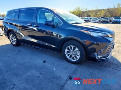 Czwarte zdjęcie samochodu z boku: 2022 TOYOTA SIENNA XLE VIN:5TDYRKEC6NS126407 - miniatura