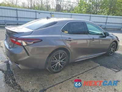 Trzecie zdjęcie samochodu z tyłu: 2023 TOYOTA CAMRY HYBRID SE VIN:4T1G31AK8PU607628 - miniatura